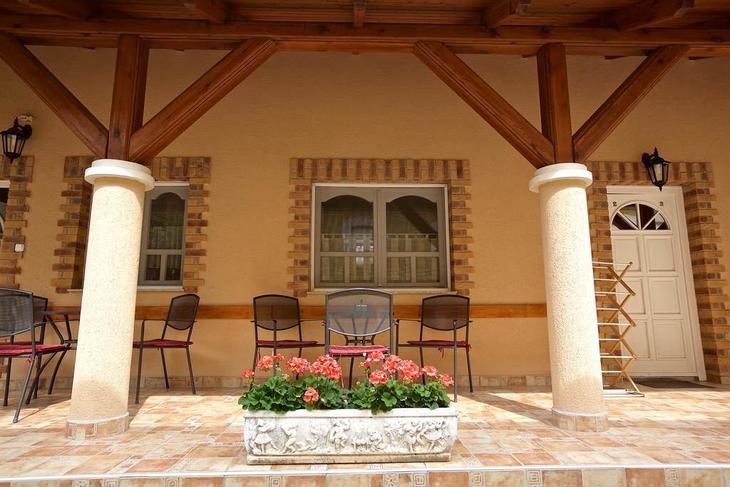 Ferienwohnung Fonix Apartmanhaz Hajdúszoboszló Exterior foto