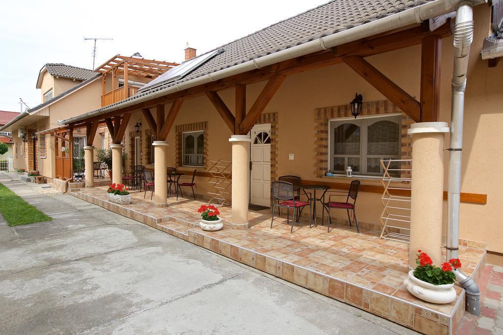 Ferienwohnung Fonix Apartmanhaz Hajdúszoboszló Exterior foto
