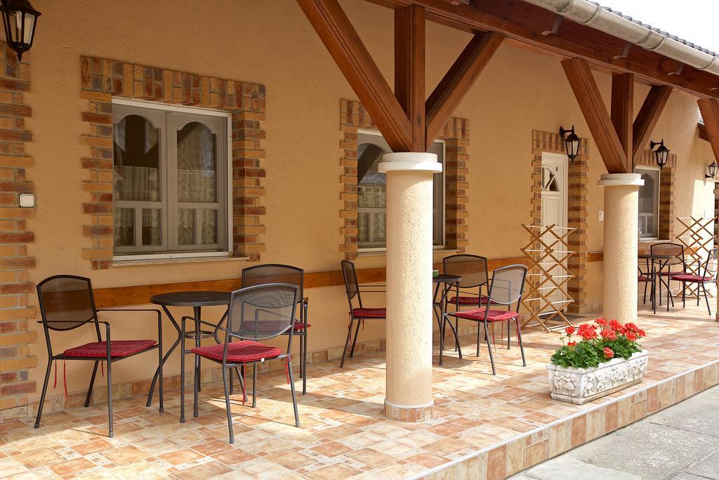 Ferienwohnung Fonix Apartmanhaz Hajdúszoboszló Exterior foto