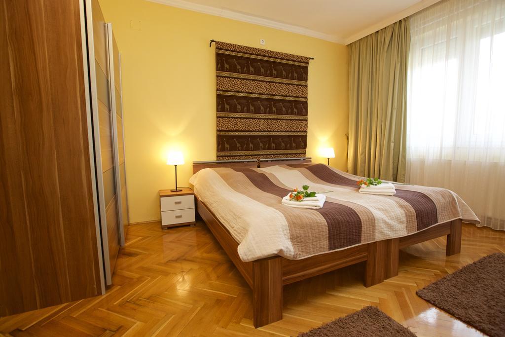 Ferienwohnung Fonix Apartmanhaz Hajdúszoboszló Exterior foto